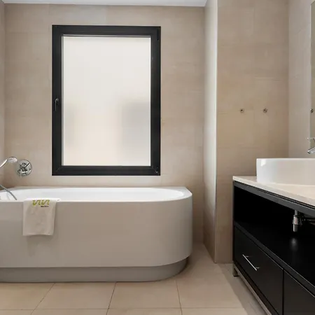 Vivi Homes - Elisa Pool, Gym & Sea View 公寓